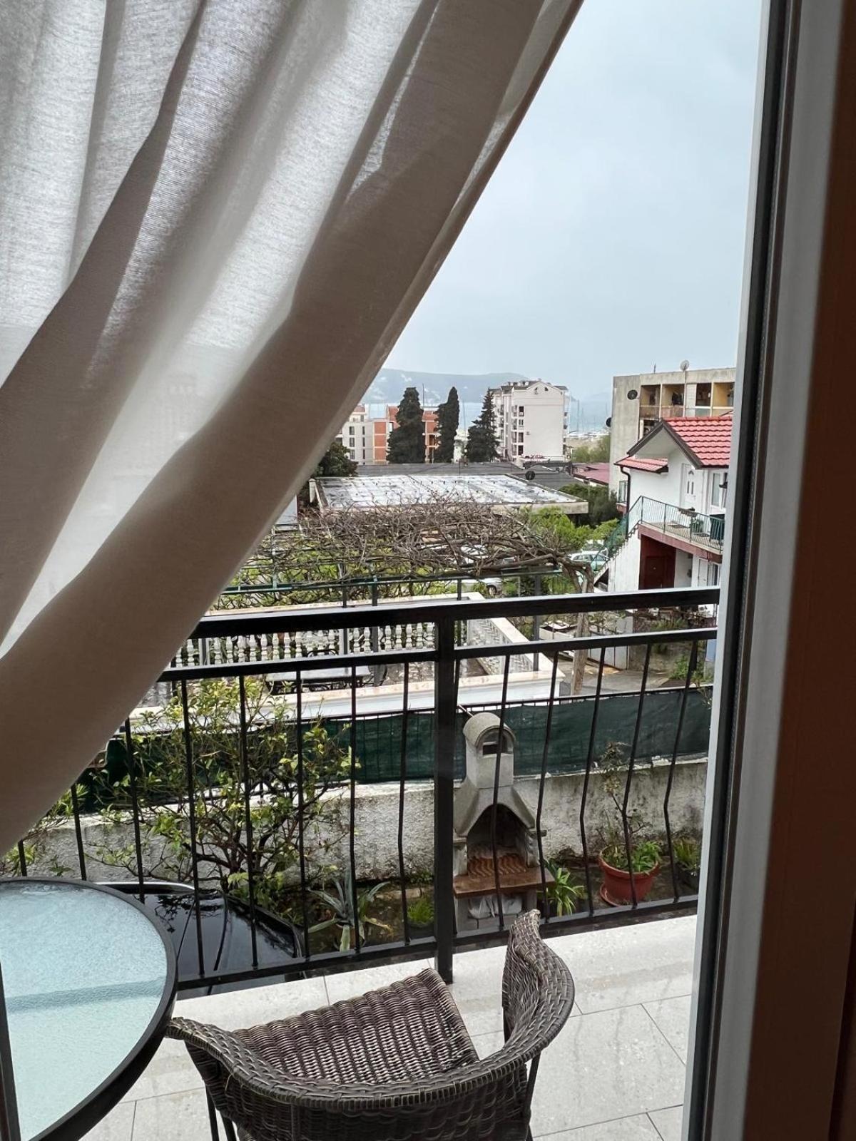 Apartments Lena แฮร์เซ็ก-โนวี ภายนอก รูปภาพ