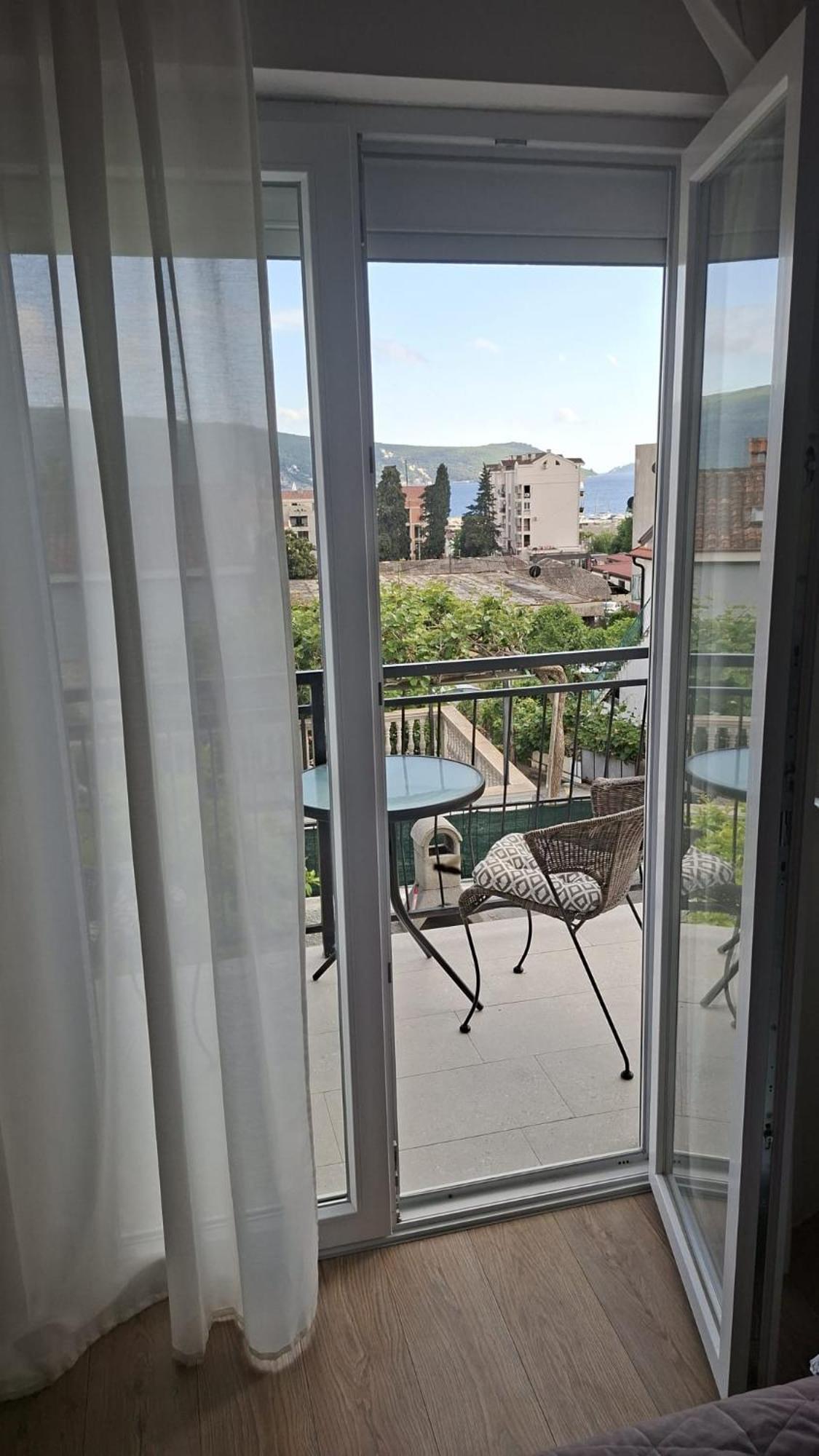 Apartments Lena แฮร์เซ็ก-โนวี ภายนอก รูปภาพ